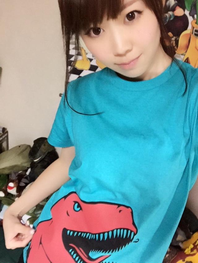 画像: 恐竜Tシャツを着た恐竜アイドル、生田晴香!
