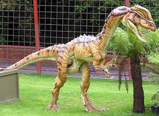 画像: ディロフォサウルスのイメージ ja.m.wikipedia.org