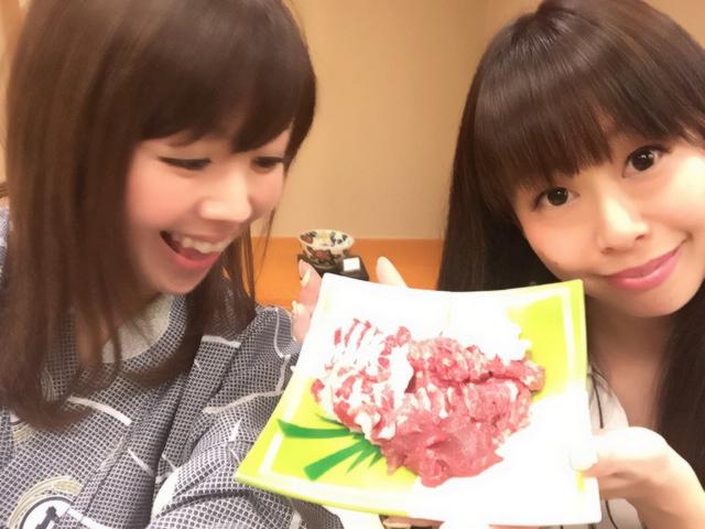 画像: 生田晴香とメンバーのはなちゃんと。