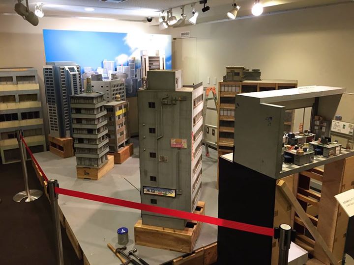 画像3: 京都文化博物館フィルムシアター、ヨリ道ノススメ。ウルトラマンで使われた特撮セットを、3月22日まで展示中!
