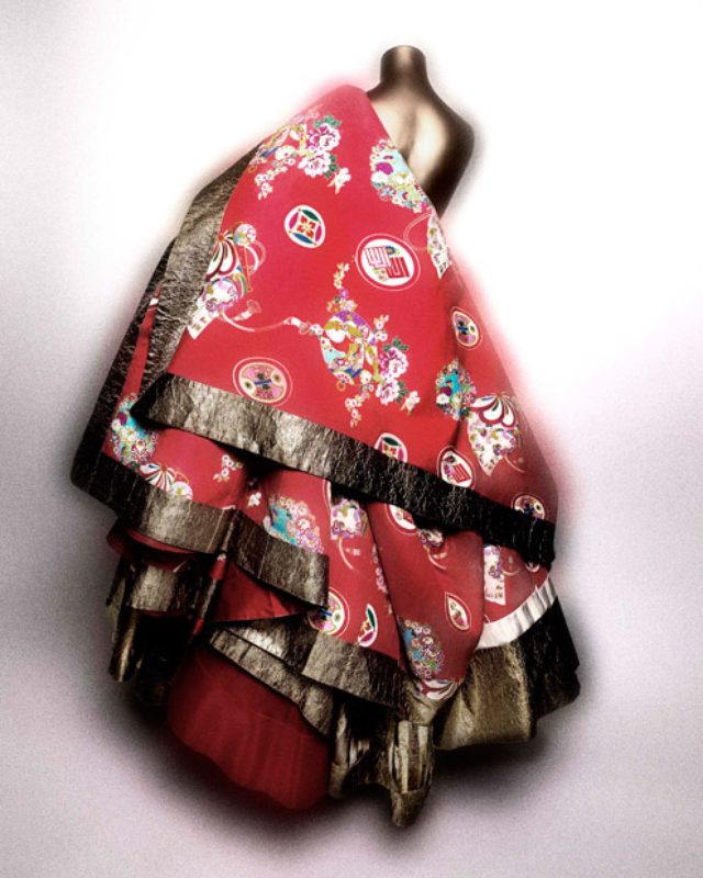 画像: John Galliano (British, born Gibraltar, 1960) for House of Dior (French, founded 1947) Dress, spring/summer 2003 haute couture Courtesy of Christian Dior Couture Photography © Platon http://www.metmuseum.org/exhibitions/listings/2015/china-through-the-looking-glass