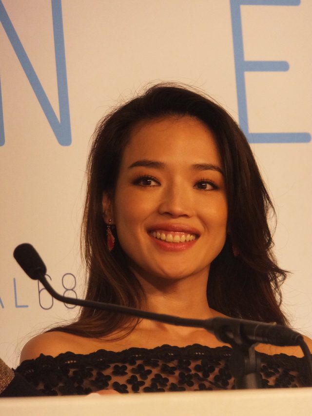画像: 『黒衣の刺客』を演ずるのはスー・チー。カメラマンに一番人気。