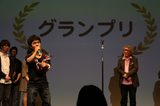 画像: 喜びの中村祐太郎監督と審査員大林宣彦監督