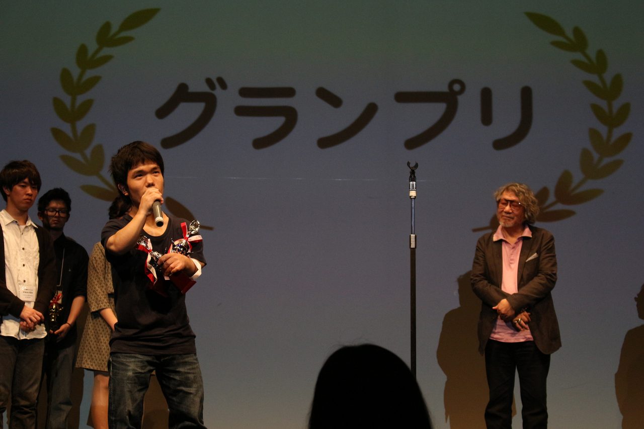 画像: 喜びの中村祐太郎監督と審査員大林宣彦監督