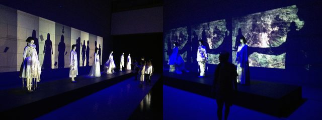画像: SAYOKOマネキンが衣装をまとう空間に映像が投影され、鑑賞者の影も作品に取り込まれます。