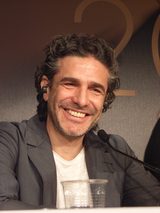画像: 来日時は甘いマスクの若手男優だったスバラーリャだが、今や酸いも甘いも知るダンディな熟年男に! Photo by Yoko KIKKA