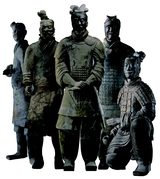 画像: 兵馬俑(右から跪射俑、軍史俑、将軍俑、歩兵俑、立射俑)秦時代・前3世紀、秦始皇帝陵博物院蔵 ©Shaanxi Provincial Cultural Relics Bureau & Shaanxi Cultural Heritage Promotion Center