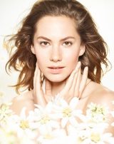 画像: A・ヘプバーン孫娘で世界が注目するエマ・ファーラー---KOSE化粧品ブランドの新ミューズに決定!