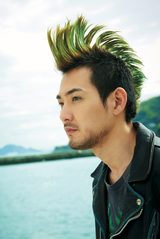 画像: 主演のモヒカン 松田龍平