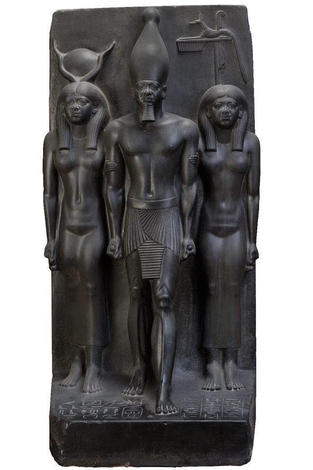 画像: メンカウラー王のトリアード 古王国時代 第4王朝(前2532~2503年) 国立カイロ博物館蔵