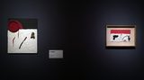 画像: 左:死の風景 II 1960年 塗料、石膏、様々なオブジェ(カミソリ、金属の 輪など)/合板 62 × 51 × 2.5 cm ニース近現代美術館 右:無題 1959年 塗料、石膏、様々なオブジェ/合板 36.5 × 50.5 × 5.2 cm 個人蔵(協力:ジョルジュ=フィリップ&ナタリー・ ヴァロワ・ギャラリー、パリ) photo©cinefil