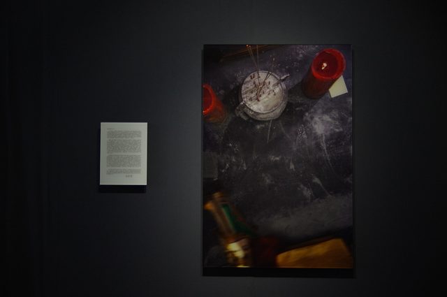 画像: 寫写真左-「鉄鋼元帥への手紙(鐵甲元帥寫字過程)」許家維 2012年 写真右-「鉄鋼元帥が字を書くプロセス(一封給鐵甲元帥的信)」許家維 2012年 - photo(C)mori hidenobu -cinefil art review