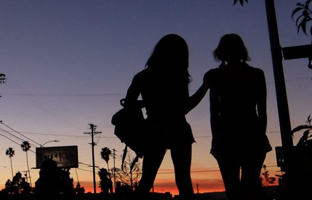画像: http://www.ioncinema.com/reviews/tangerine-review