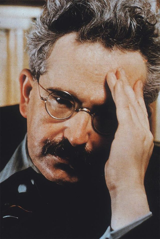 画像: ヴァルター・ベンヤミン http://libguides.wustl.edu/walterbenjamin