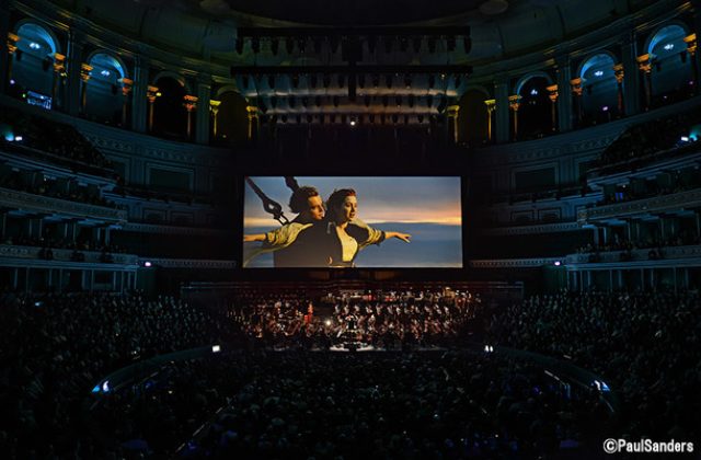 画像: 海外で行われた TITANIC LIVEの様子。 (c)PaulSanders natalie.mu