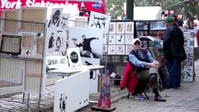 画像6: ※BANKSYとは・・ 正体不明のストリートアーティスト。世界各地でゲリラ的に作品を描くことで知られている。彼が壁や路上に「違法」に描いたグラフィティは世界的な注目を浴び、驚くほどの高値を呼んでいる。ブラッド・ピットやアンジェリーナ・ジョリー、キアヌ・リーブズ、ジュード・ロウ、クリスティーナ・アギレラなどのセレブにも彼のファンは多い。 自らの作品をMoMA、メトロポリタン美術館、大英博物館などに無断で展示したり、ヨルダン川西岸のパレスチナ自治区の分離壁に、イスラエル軍から威嚇砲弾されながら描いたり、仏カレーの難民キャンプにシリア移民の父を持つ故スティーブ・ジョブズを描くなど、つねに作品で問題提起をしており、議論を巻き起こしている。