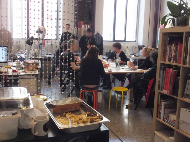 画像: 映画祭事務局の様子。ちょうど昼食どきで、手前にはスタッフ用のランチのパスタが。