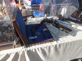 画像: 何気なく銃が売られている。普通に撃てるそう。