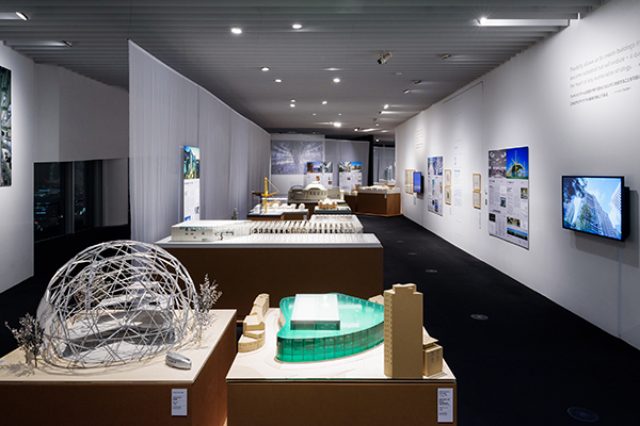 画像1: 展示風景:「フォスター+パートナーズ展:都市と建築のイノベーション」(2016年1月1日~2月14日)森美術館(展望台 東京シティビュー内スカイギャラリー) 撮影:古川裕也 画像提供:森美術館、東京