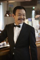 画像: 近藤芳正 演じるホテルオーナー:桜木 悟