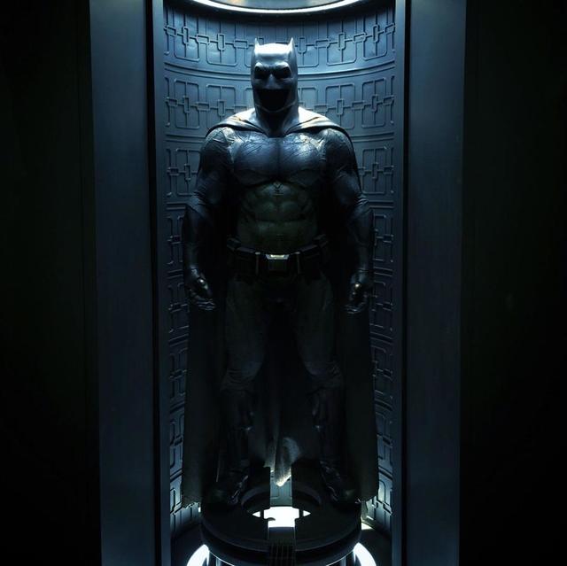 画像: 通常戦闘用バットスーツ dccomicsextendeduniverse.wikia.com