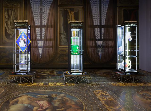 画像: Installation view: Political Populism, Kunsthalle Wien 2015, Photo: Stephan Wyckoff: Simon Denny, Secret Power Highlighted, 2015, Courtesy the artist, Galerie Buchholz Berlin/Cologne and Galerie Petzel, New York