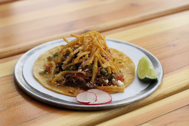 画像: 10種類のタコスからお好きなメニューを www.trejostacos.com