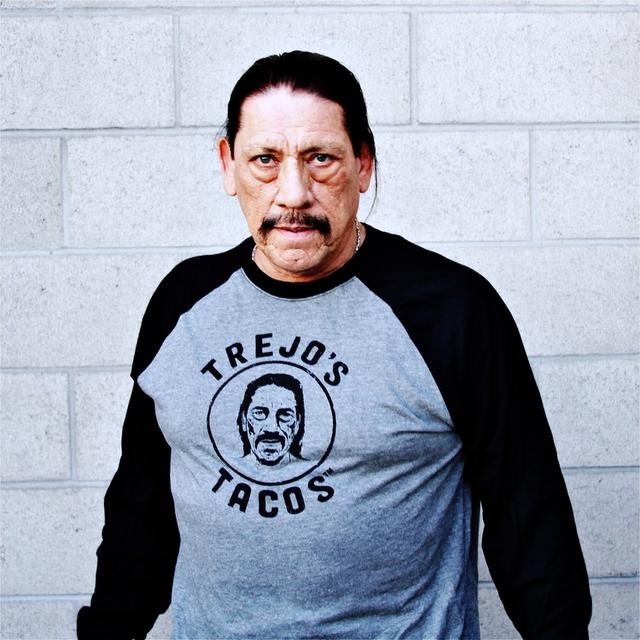 画像: オリジナル・グッズ / 本人が着るとコワイ! ロング・スリーブ・Tシャツ:$27 www.trejostacos.com