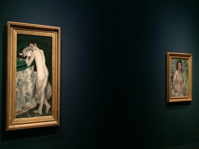 画像: 左手前:《猫と少年》 1868年 油彩/カンヴァス オルセー美術館 © Musée d'Orsay, Dist. RMN-Grand Palais / Patrice Schmidt /distributed by AMF 右奥:《陽光のなかの裸婦(エチュード、トルソ、光の効果)》 1876年頃 油彩/カンヴァス オルセー美術館 © Musée d'Orsay, Dist. RMN-Grand Palais / Patrice Schmidt /distributed by AM photo©cinefil
