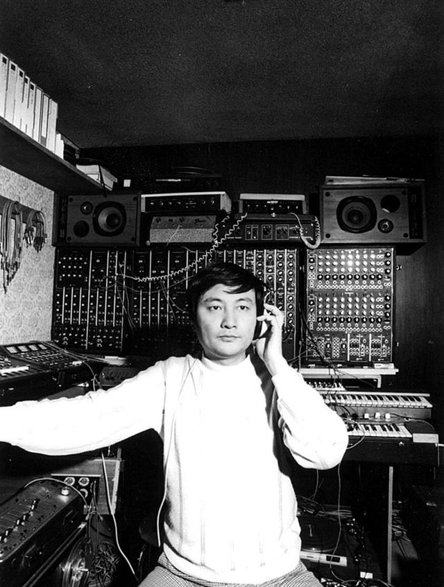 画像2: https://www.facebook.com/officialcolumbiaIsaoTomita/photos/a.120440668112612.24573.120076391482373/597545520402122/?type=3&theater
