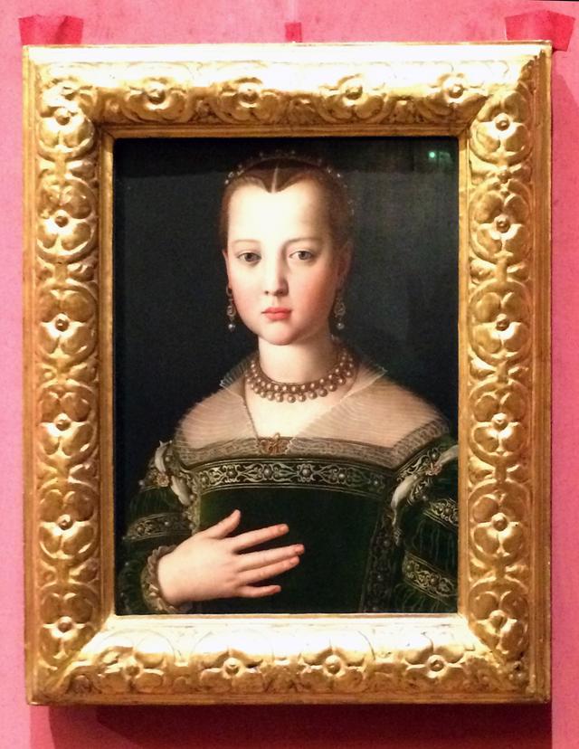 画像: ブロンズィーノ《マリア・ディ・コジモ1世・デ・メディチの肖像》 1551年 油彩/板 フィレンツェ ウフィツィ美術館(彫刻絵画美術館)蔵 ⓒA. Quattrone photo©cinefil