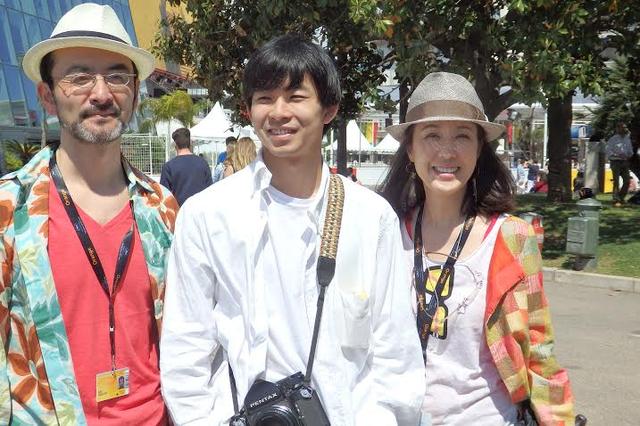 画像: 共演者の古舘寛治さん、筒井真理子さんと初カンヌを満喫中! Photo by Yoko KIKKA