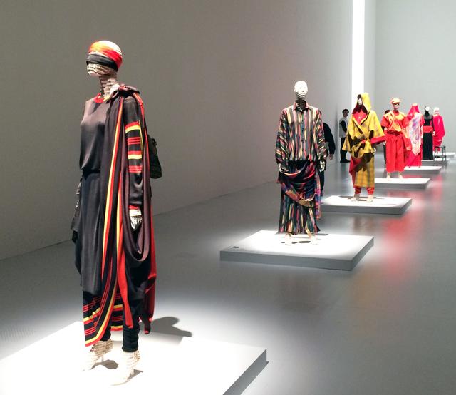画像: 「MIYAKE ISSEY展: 三宅一生の仕事」展示風景(グイリッドボディを使用したSection A) photo©cinefil