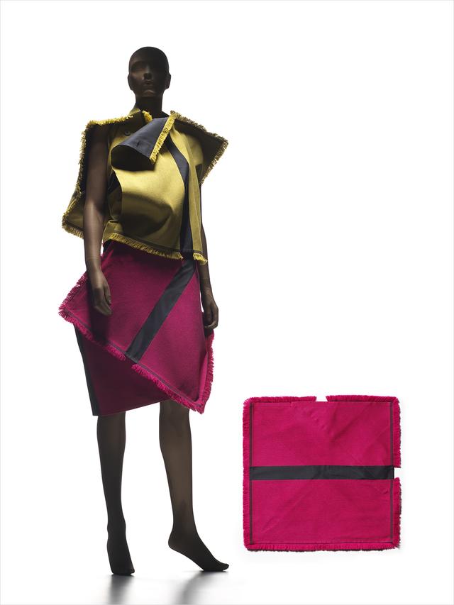 画像: 132 5. ISSEY MIYAKE《スクエア・ウール Vol. 4》2015年 撮影:岩崎寛