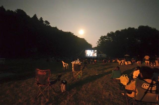 画像2: 湖畔の映画祭の特徴