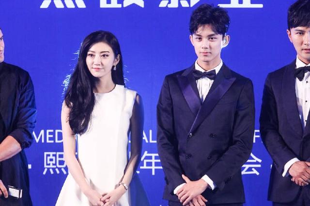 画像2: http://m.weibo.cn/1803310643/3987396003392520?uicode=10000002&moduleID=feed&featurecode=10000085&mid=3987396003392520&luicode=10000003&_status_id=3987396003392520&extparam=100103type%3D1%26cuid%3D1287719751%26q%3D%E6%A5%B5%E6%99%BA%E8%BF%BD%E6%92%83%EF%BC%9A%E9%BE%8D%E9%B3%B3%E5%8A%AB%26t%3D0%26sid%3Dt_wap_ios%26category%3D31%26pos%3D4_2%26wm%3D3333_2001&rid=0_0_0_2666489540518783857&sourcetype=page&lfid=100103type%3D1%26q%3D%E6%A5%B5%E6%99%BA%E8%BF%BD%E6%92%83%EF%BC%9A%E9%BE%8D%E9%B3%B3%E5%8A%AB%26t%3D0&lcardid=weibo_10117_1_4_2_1_0