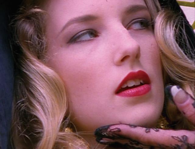 画像: Sensual Exposure『センシュアル・エクスポージャー』1993 ※アンドリュー・ブレイク監督。主演の美少女、ケリー・オデルのアップ。