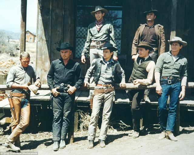 画像2: http://www.dailymail.co.uk/tvshowbiz/article-3548422/Denzel-Washington-Chris-Pratt-pistol-packing-gunslingers-pics-Magnificent-Seven-remake.html