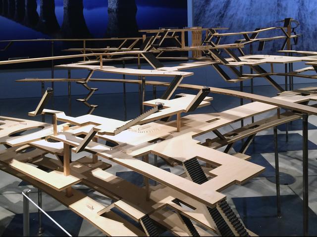 画像: 「つなぐ:渋谷駅(2013)構内模型」 田村圭介(建築家)+昭和女子大学環境デザイン学科 田村研究室 渋谷駅は地下5階、地上3階の複雑な構成。 模型を通して、土木が駅構内をつないでいることを知ることができる。