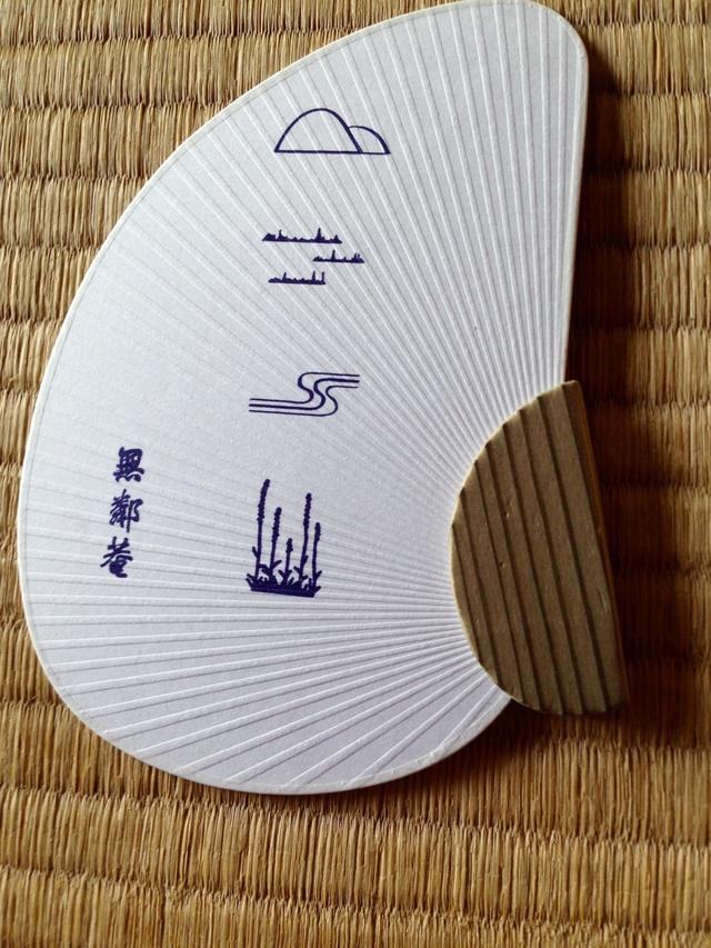 画像: 夏季は早朝より入園できます。午前7時30分~午前8時30分にご来場された方には、オリジナルのうちわのプレゼントがあります。