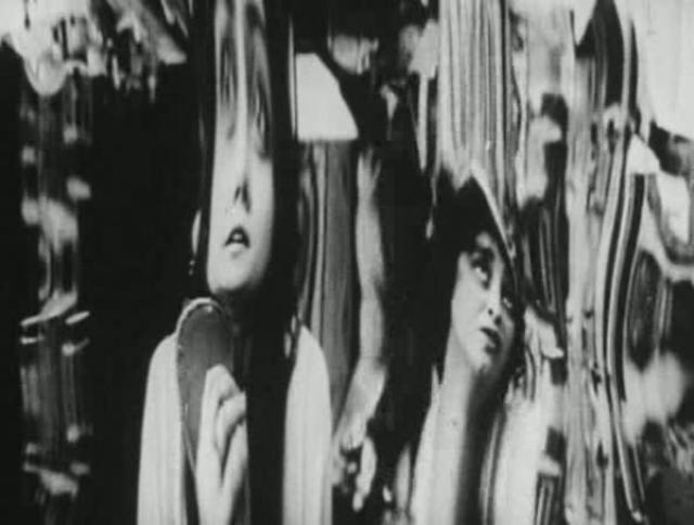 画像2: http://allenjohn.over-blog.com/article-la-folie-du-docteur-tube-abel-gance-1915-107719473.html