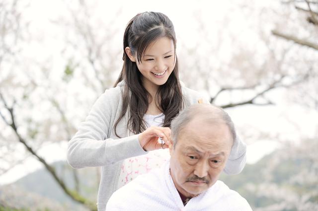 画像1: 父と娘、夫婦、そして家族。それはいつの時代にも大切な存在。