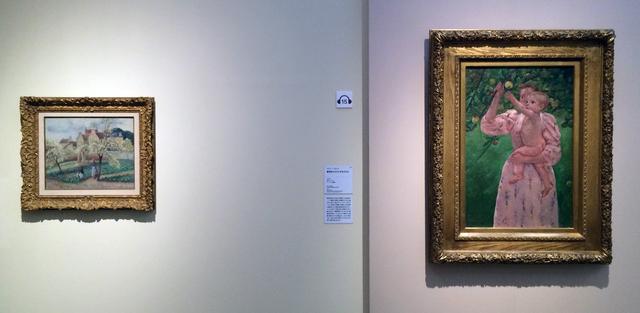 画像: 左:カミーユ・ピサロ《花咲くプラムの木》1889年頃 油彩、カンヴァス、姫路市立美術館蔵(國富奎三コレクション) 右:メアリー・カサット《果実をとろうとする子ども》1893年 油彩、カンヴァス、ヴァージニア美術館蔵 photo©cinefil