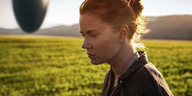 画像1: http://screenrant.com/arrival-movie-reviews-preview/