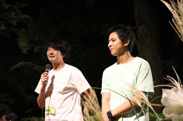 画像: 湯平会場で上映した佐藤快磨監督(左)と堀江貴大監督(右)