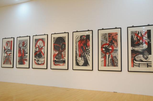 画像: 谷文達 Gu Wenda(中国) Drama of Two Culture Formats Merge Ink gouache on rice paper 137x68.5cm 8panels 1987