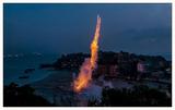 画像: http://makezine.com/2015/08/16/5000-meter-sky-ladder-is-pyrotechnic-stairway-to-heaven/