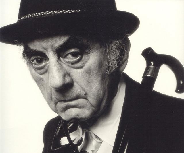 画像: http://www.thefamouspeople.com/profiles/ray-douglas-bradbury-2223.php