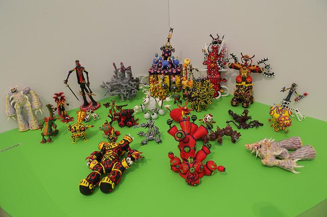 画像: なお丸 展示風景 こちらは樹脂粘土の作品です。たまらなく楽しい。