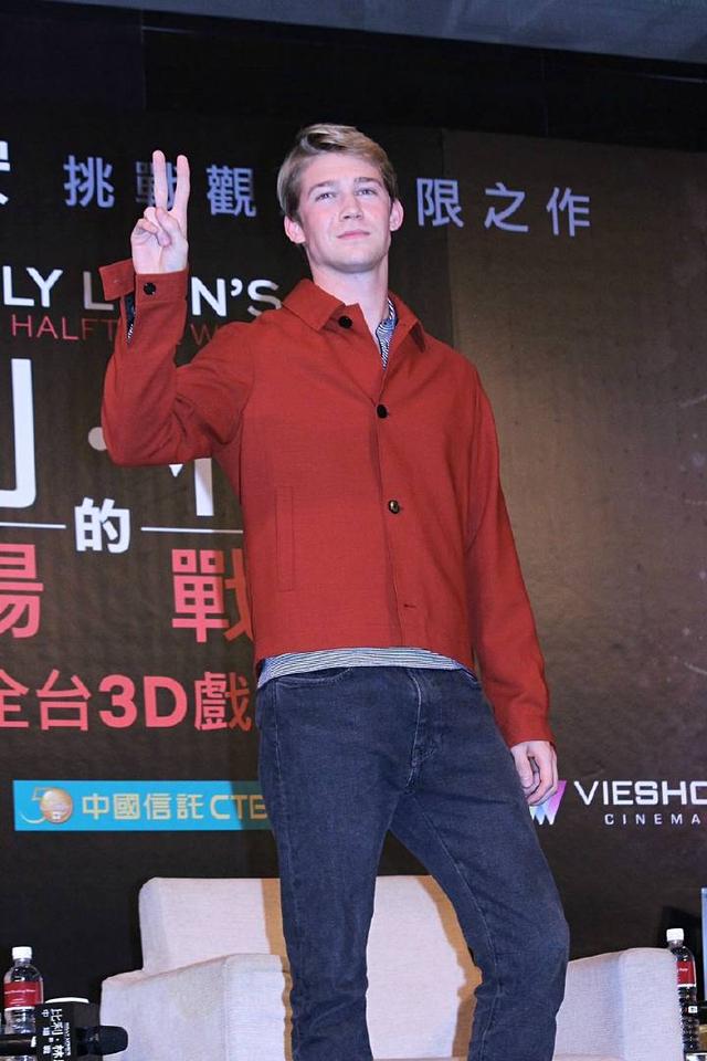 画像: http://m.weibo.cn/1642591402/4037879900244667?uicode=10000002&moduleID=feed&featurecode=10000085&mid=4037879900244667&luicode=10000003&_status_id=4037879900244667&extparam=100103type%3D1%26cuid%3D1287719751%26q%3D%E6%9D%8E%E5%AE%89%26t%3D1%26sid%3Dt_wap_ios%26category%3D26%26pos%3D5_0%26wm%3D3333_2001&rid=0_0_0_2633213310690384884&sourcetype=page&lfid=100103type%3D1%26q%3D%E6%9D%8E%E5%AE%89%26t%3D1&lcardid=weibo_26_1_5_0
